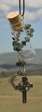 Emerald stonewrap aromanecklace